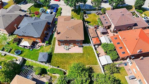 Photo 47 at 33 Marevan Place, East Woodbridge, Vaughan