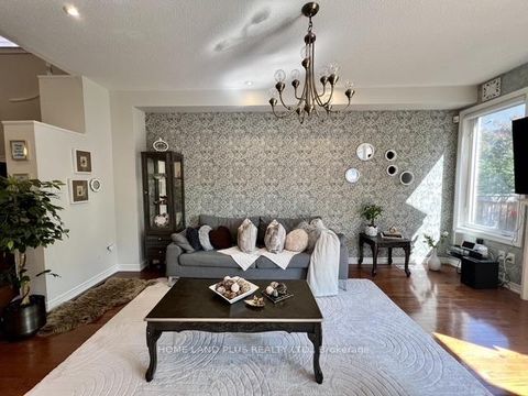 Photo 8 at 48 Langhorst Crescent, Jefferson, Richmond Hill