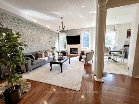 Photo 9 at 48 Langhorst Crescent, Jefferson, Richmond Hill