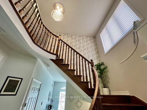 Photo 12 at 48 Langhorst Crescent, Jefferson, Richmond Hill