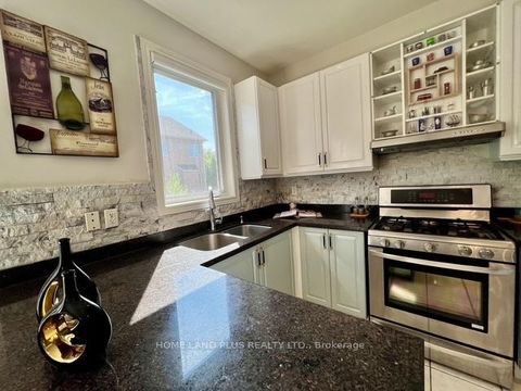 Photo 16 at 48 Langhorst Crescent, Jefferson, Richmond Hill