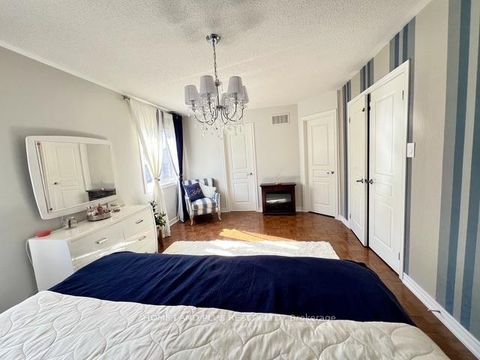 Photo 20 at 48 Langhorst Crescent, Jefferson, Richmond Hill