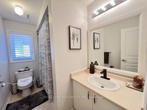 Photo 30 at 48 Langhorst Crescent, Jefferson, Richmond Hill