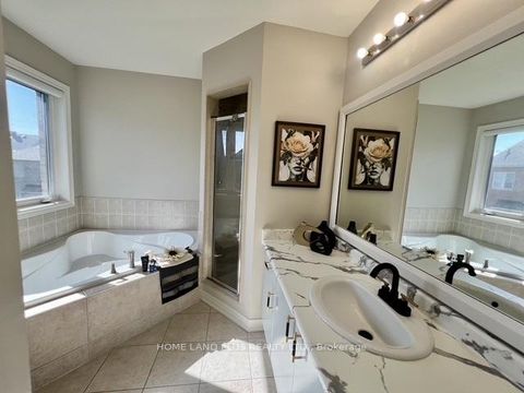 Photo 33 at 48 Langhorst Crescent, Jefferson, Richmond Hill