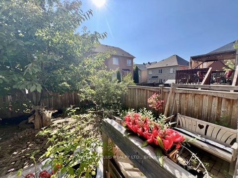 Photo 44 at 48 Langhorst Crescent, Jefferson, Richmond Hill