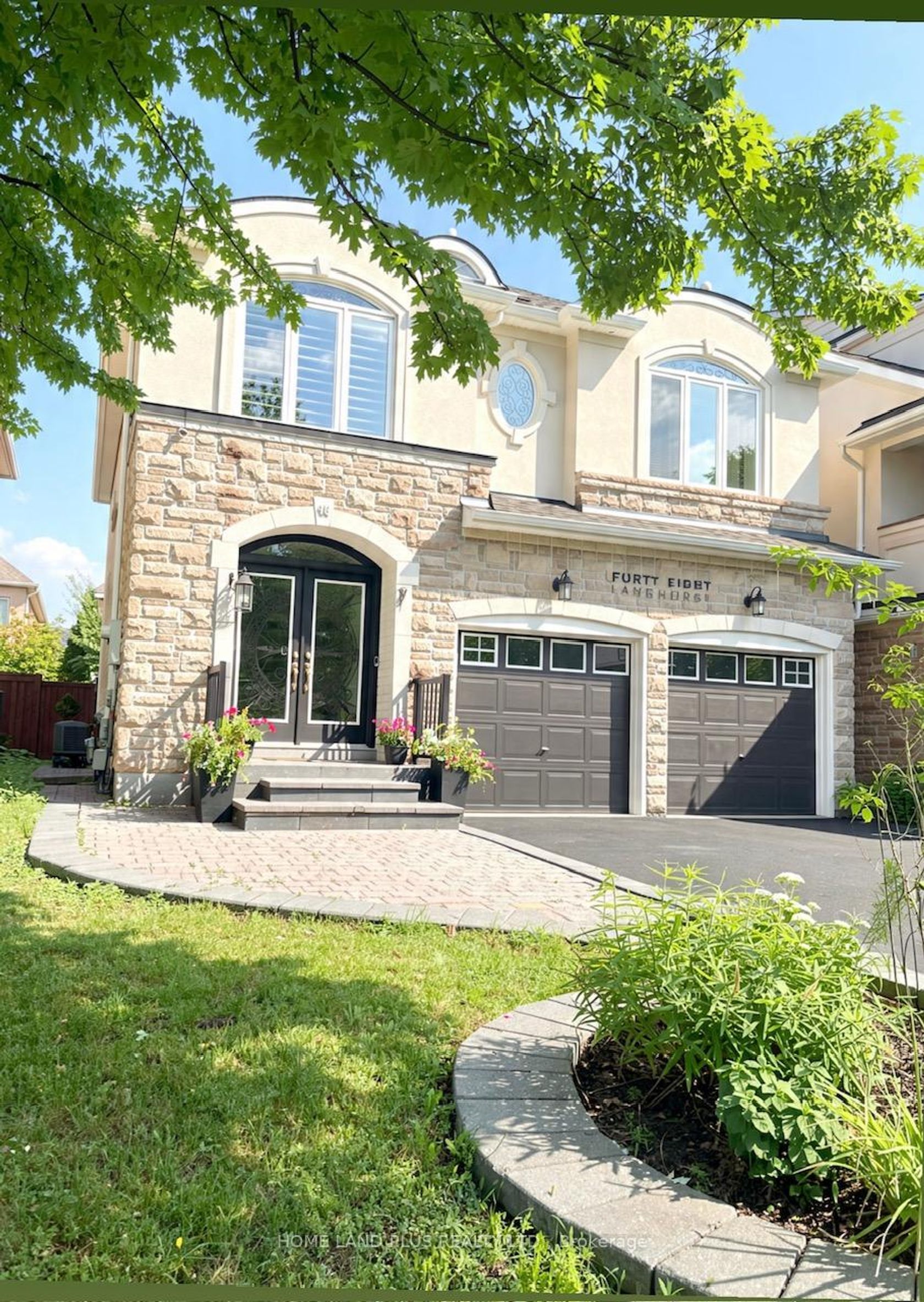 48 Langhorst Crescent, Jefferson, Richmond Hill photo number 2