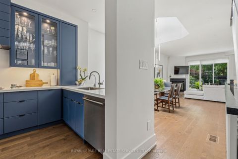 Photo 3 at 7 Bowman Street, South St. James Town, Toronto