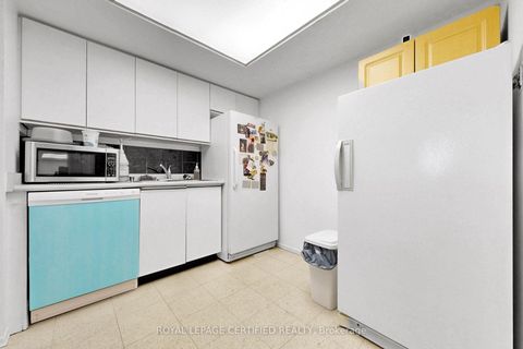 Photo 10 at 201 - 2460 Eglinton Avenue E, Eglinton East, Toronto