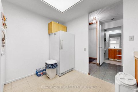 Photo 11 at 201 - 2460 Eglinton Avenue E, Eglinton East, Toronto