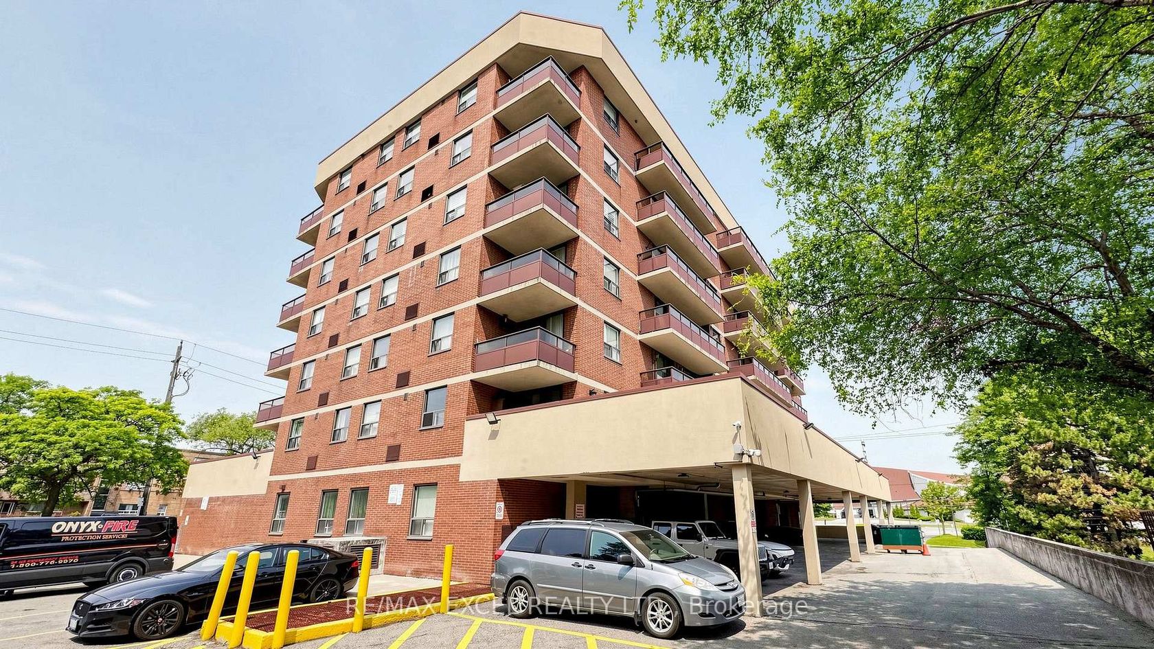 401 - 1881 Jane Street, Rustic, Toronto photo number 2