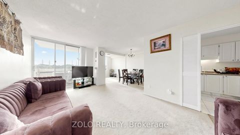 Photo 5 at 915 - 20 Edgecliff Golfway, Flemingdon Park, Toronto