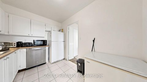 Photo 17 at 915 - 20 Edgecliff Golfway, Flemingdon Park, Toronto
