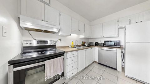 Photo 18 at 915 - 20 Edgecliff Golfway, Flemingdon Park, Toronto