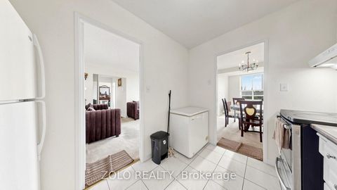 Photo 19 at 915 - 20 Edgecliff Golfway, Flemingdon Park, Toronto