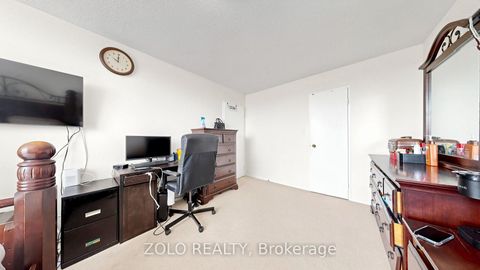 Photo 23 at 915 - 20 Edgecliff Golfway, Flemingdon Park, Toronto
