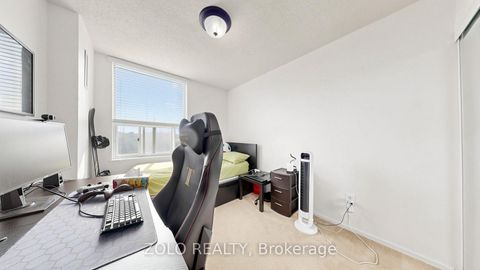 Photo 24 at 915 - 20 Edgecliff Golfway, Flemingdon Park, Toronto