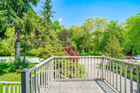 Photo 4 at 31 Bearwood Drive, Humber Valley, Toronto