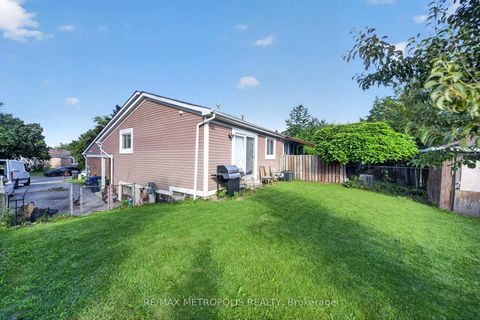 Photo 3 at 16 Stanbridge Court, Malvern, Toronto