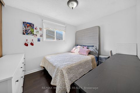 Photo 4 at 16 Stanbridge Court, Malvern, Toronto