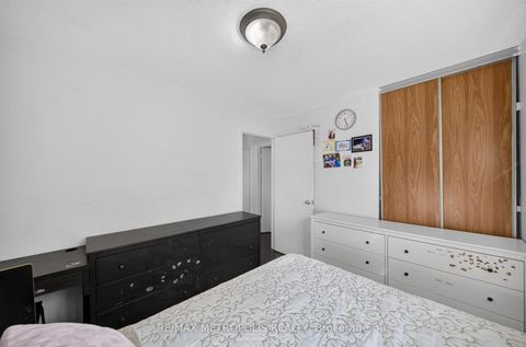 Photo 5 at 16 Stanbridge Court, Malvern, Toronto