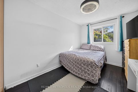 Photo 8 at 16 Stanbridge Court, Malvern, Toronto