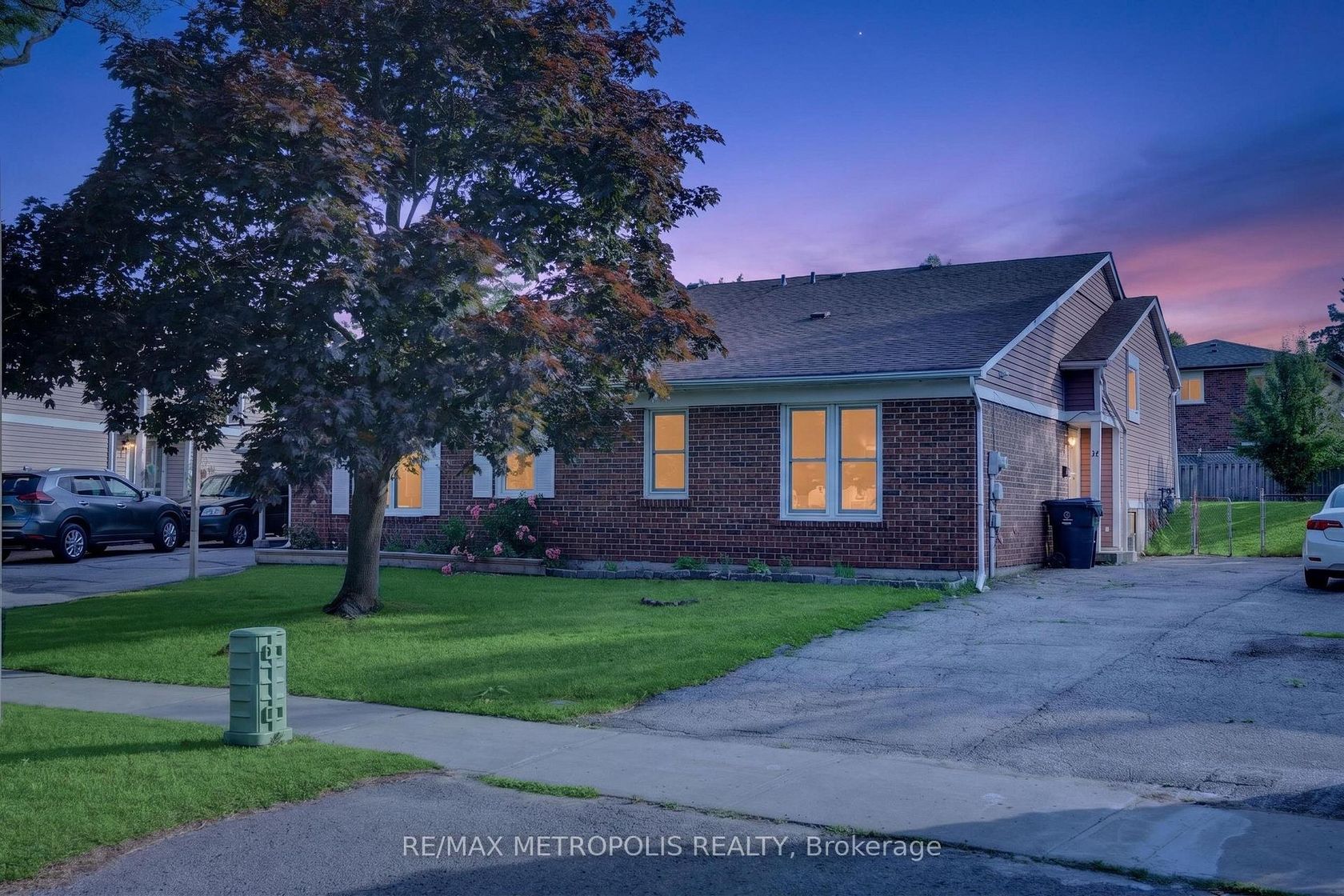 16 Stanbridge Court, Malvern, Toronto photo 5