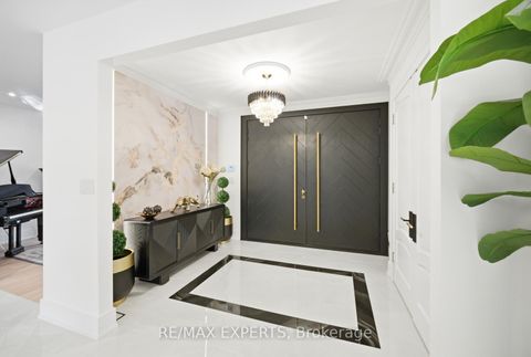 Photo 7 at 82 Westwood Lane, South Richvale, Richmond Hill