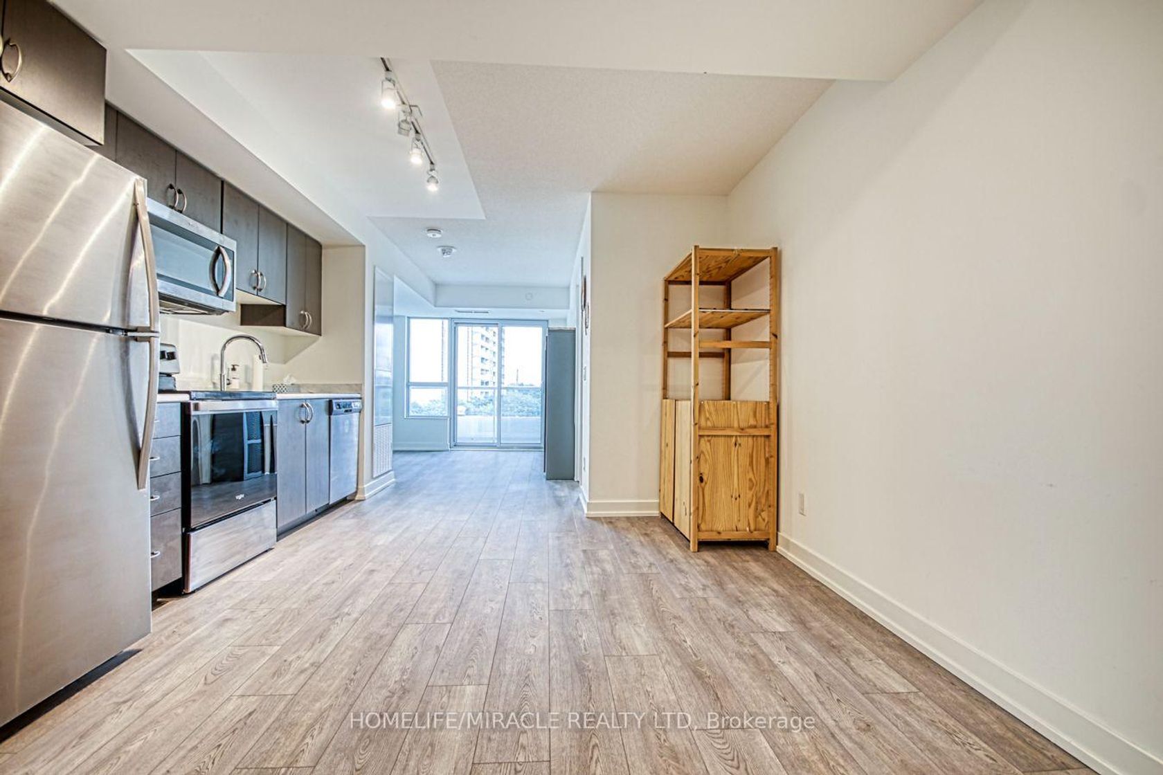 402 - 10 Wilby Crescent, Weston, Toronto photo 0