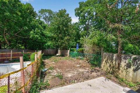 Photo 9 at 98 Ferris Road, Parkview, Toronto