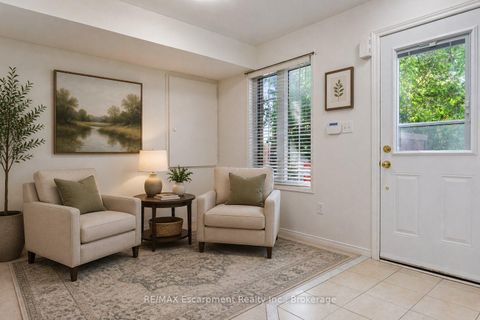 Photo 4 at 8 JIM BAIRD Mews, CFB, Toronto