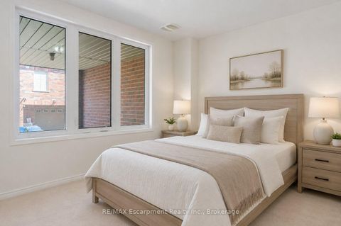 Photo 8 at 8 JIM BAIRD Mews, CFB, Toronto