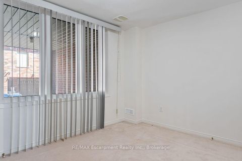 Photo 9 at 8 JIM BAIRD Mews, CFB, Toronto