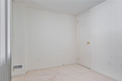 Photo 10 at 8 JIM BAIRD Mews, CFB, Toronto