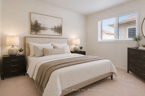 Photo 39 at 8 JIM BAIRD Mews, CFB, Toronto
