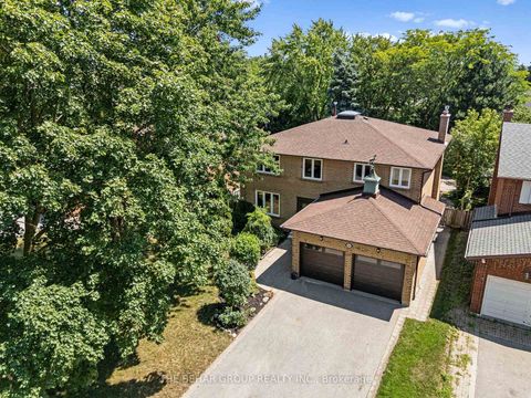 Photo 1 at 404 Easy Street, Mill Pond, Richmond Hill