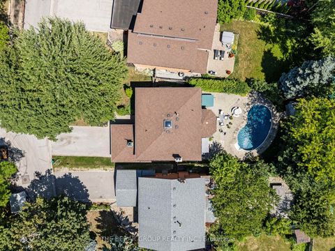 Photo 2 at 404 Easy Street, Mill Pond, Richmond Hill