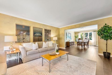 Photo 4 at 404 Easy Street, Mill Pond, Richmond Hill