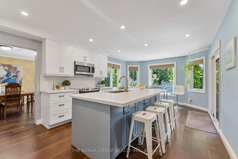 Photo 9 at 404 Easy Street, Mill Pond, Richmond Hill