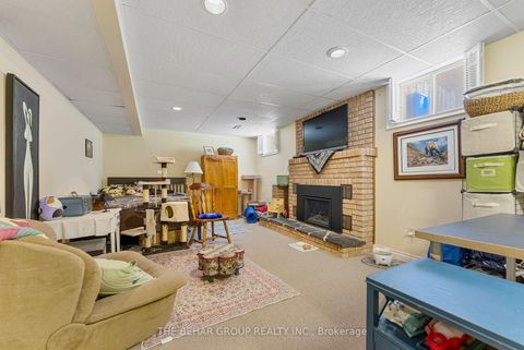 Photo 28 at 404 Easy Street, Mill Pond, Richmond Hill