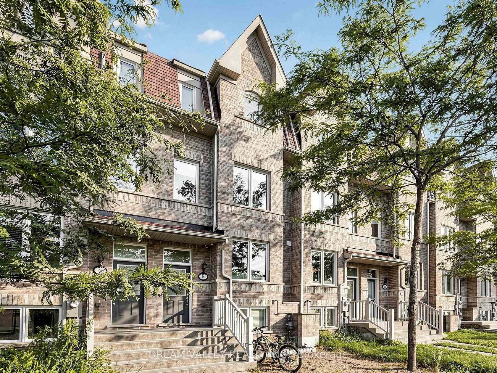 8 Zezel Way, Dorset Park, Toronto photo number 2