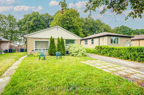 Photo 2 at 176 Sedgemount Drive, Woburn, Toronto
