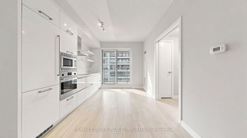 Photo 3 at 506 - 2221 Yonge Street, Mount Pleasant West, Toronto
