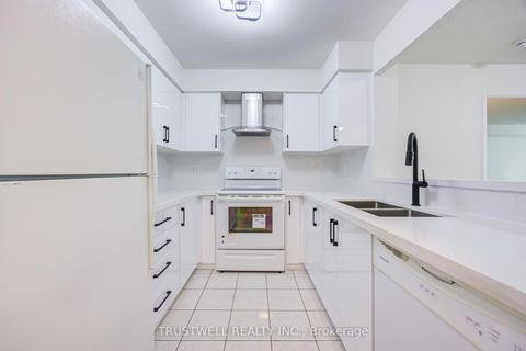 Photo 9 at 401 - 39 Pemberton Avenue, Newtonbrook East, Toronto
