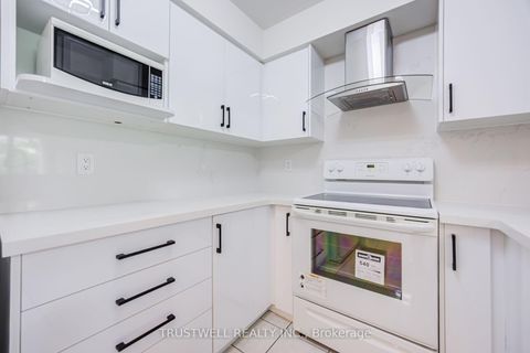 Photo 11 at 401 - 39 Pemberton Avenue, Newtonbrook East, Toronto