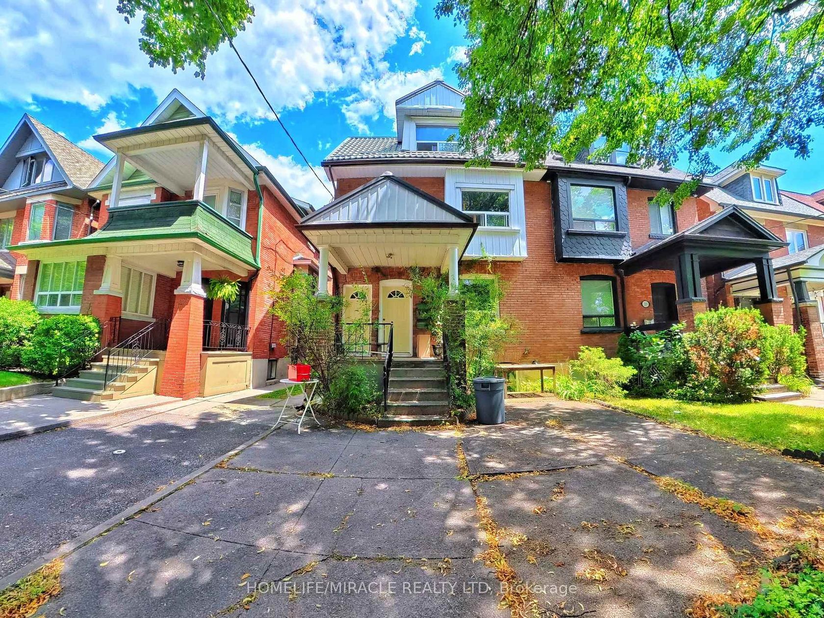 121 Medland Street, Junction Area, Toronto photo number 2