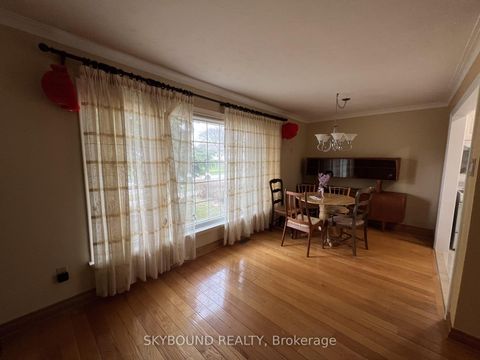 Photo 7 at 33 Bradstock Road, Humbermede, Toronto