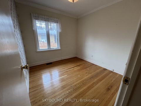Photo 10 at 33 Bradstock Road, Humbermede, Toronto