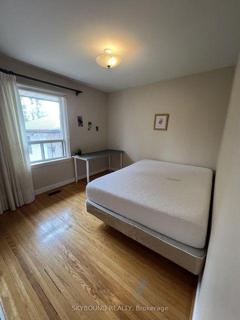 Photo 11 at 33 Bradstock Road, Humbermede, Toronto