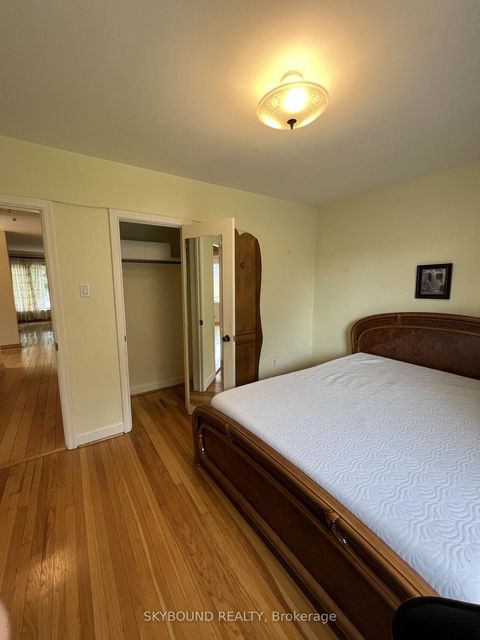 Photo 14 at 33 Bradstock Road, Humbermede, Toronto