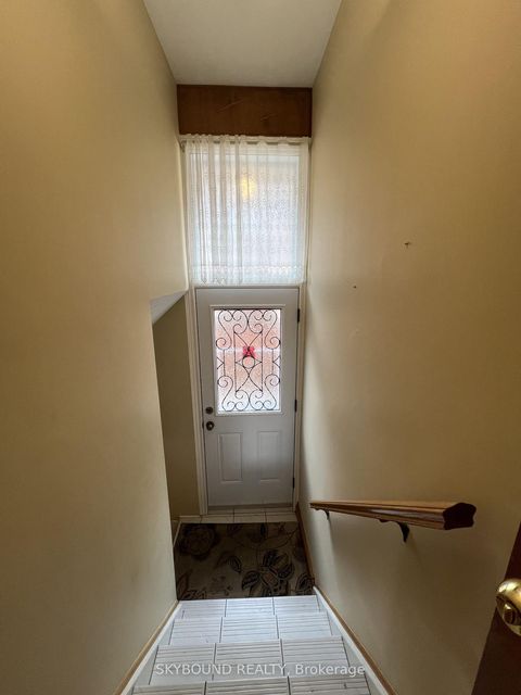 Photo 16 at 33 Bradstock Road, Humbermede, Toronto